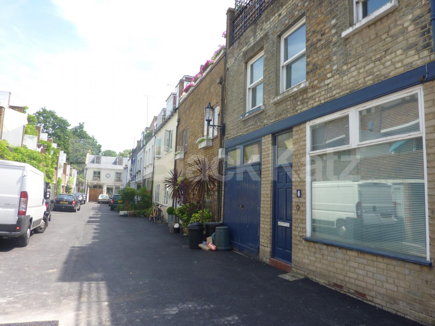 			MEWS HOUSE, 3 Bedroom, 1 bath, 1 reception Mews House			 Ruston Mews, NOTTING HILL